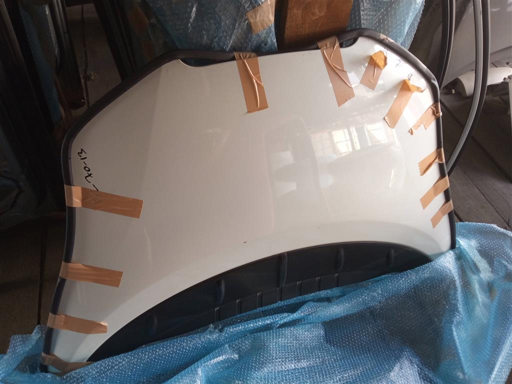 NISSAN LEAF AZE0 для Капот