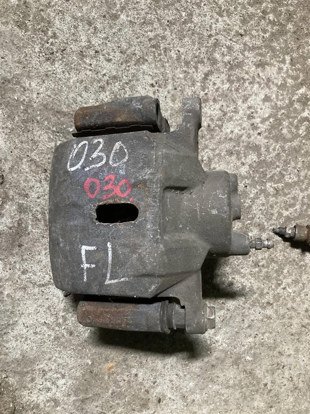 TOYOTA IST NCP60/NCP61/NCP65 для Суппорт передний левый