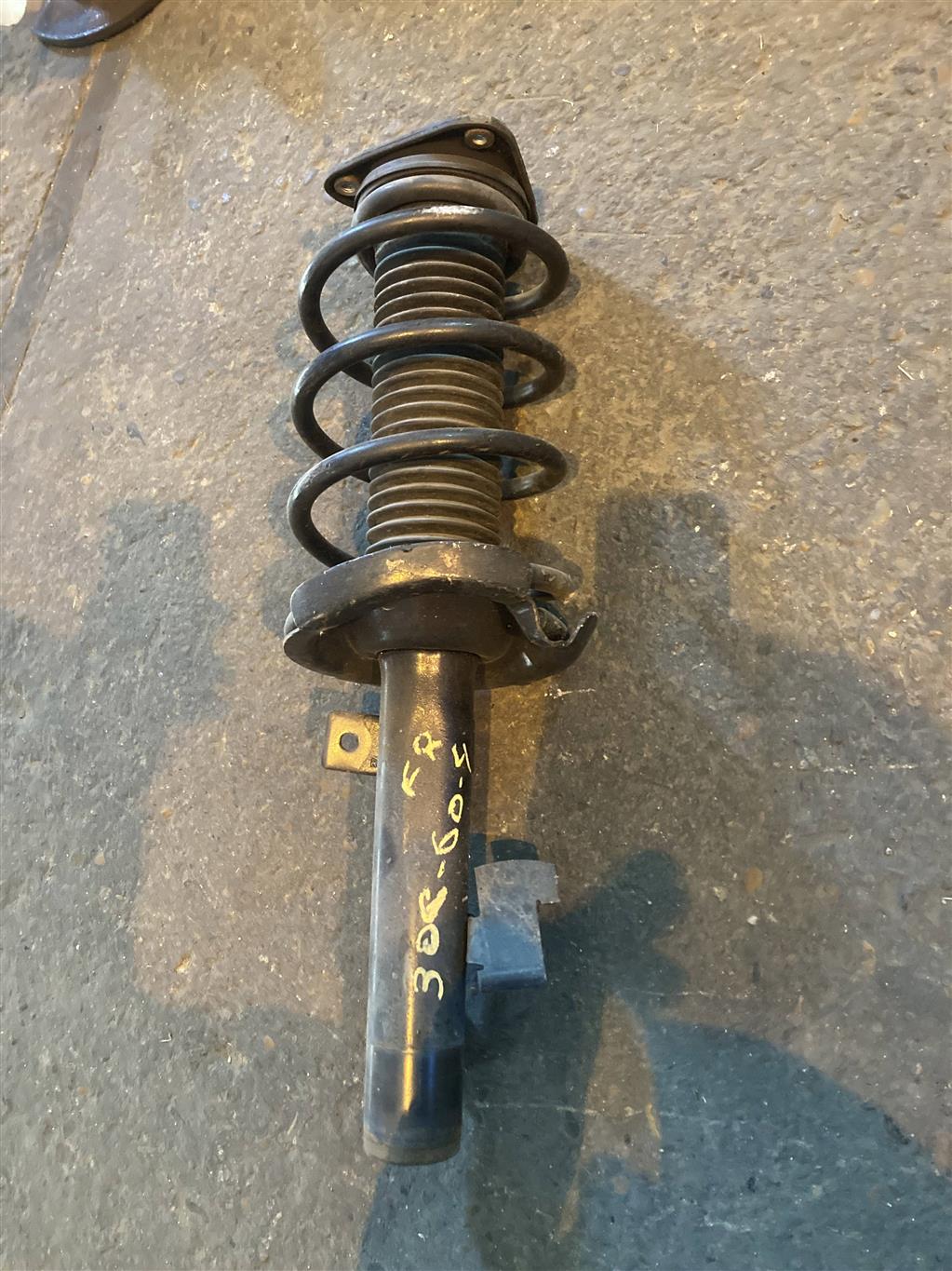 MAZDA AXELA BK5P для Стойка передняя правая