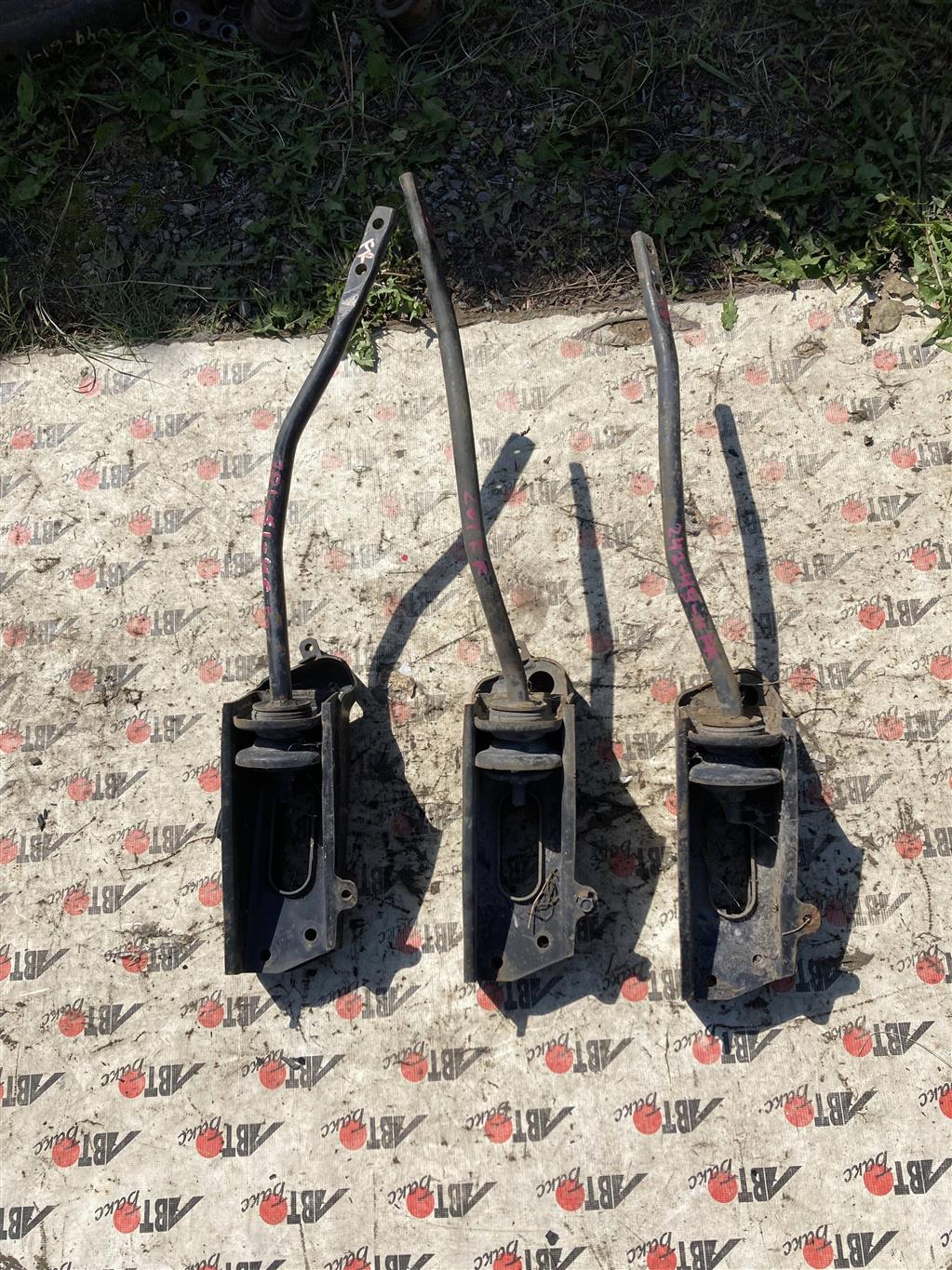 MITSUBISHI PAJERO IO H62W/H67W/H72W/H76W/H77W для Рычаг передний нижний правый