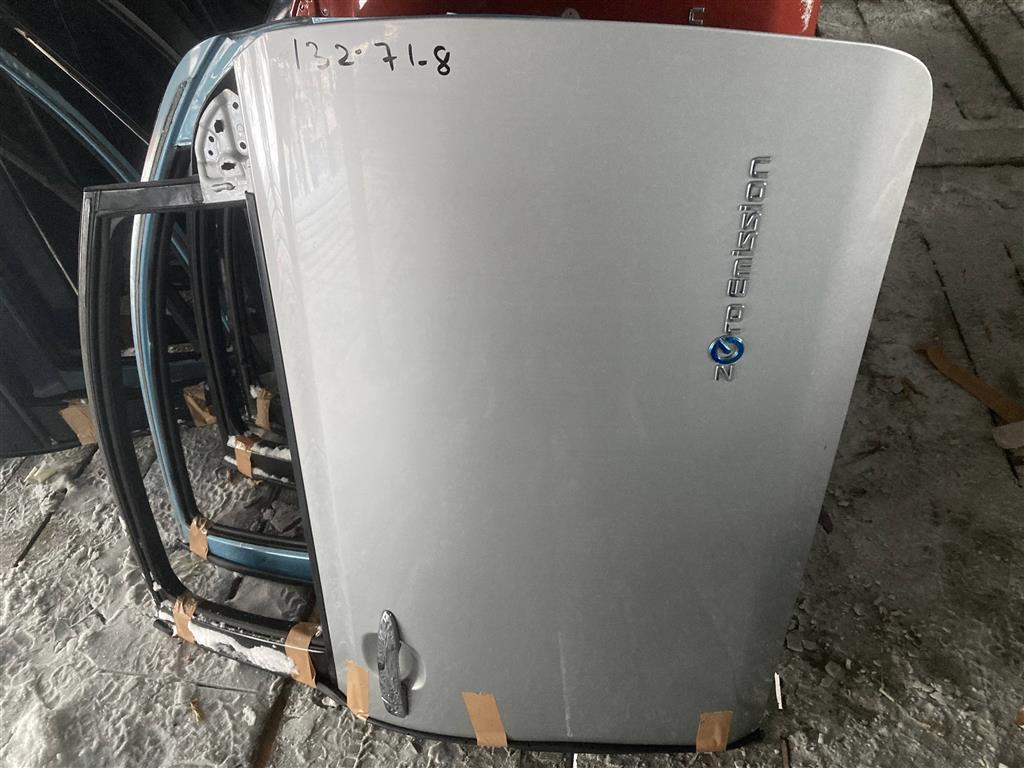 NISSAN LEAF AZE0 для Дверь передняя правая