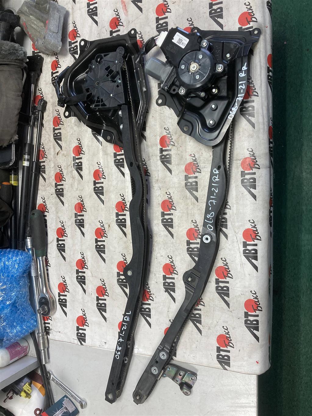 TOYOTA ROOMY M900A для Доводчик двери задний правый