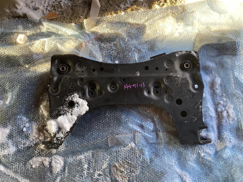 NISSAN NV200 VM20 для балка передняя