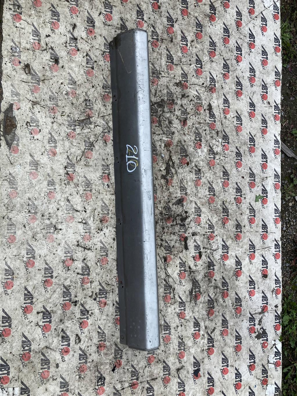 MITSUBISHI PAJERO JUNIOR H57A для накладка на порог правая