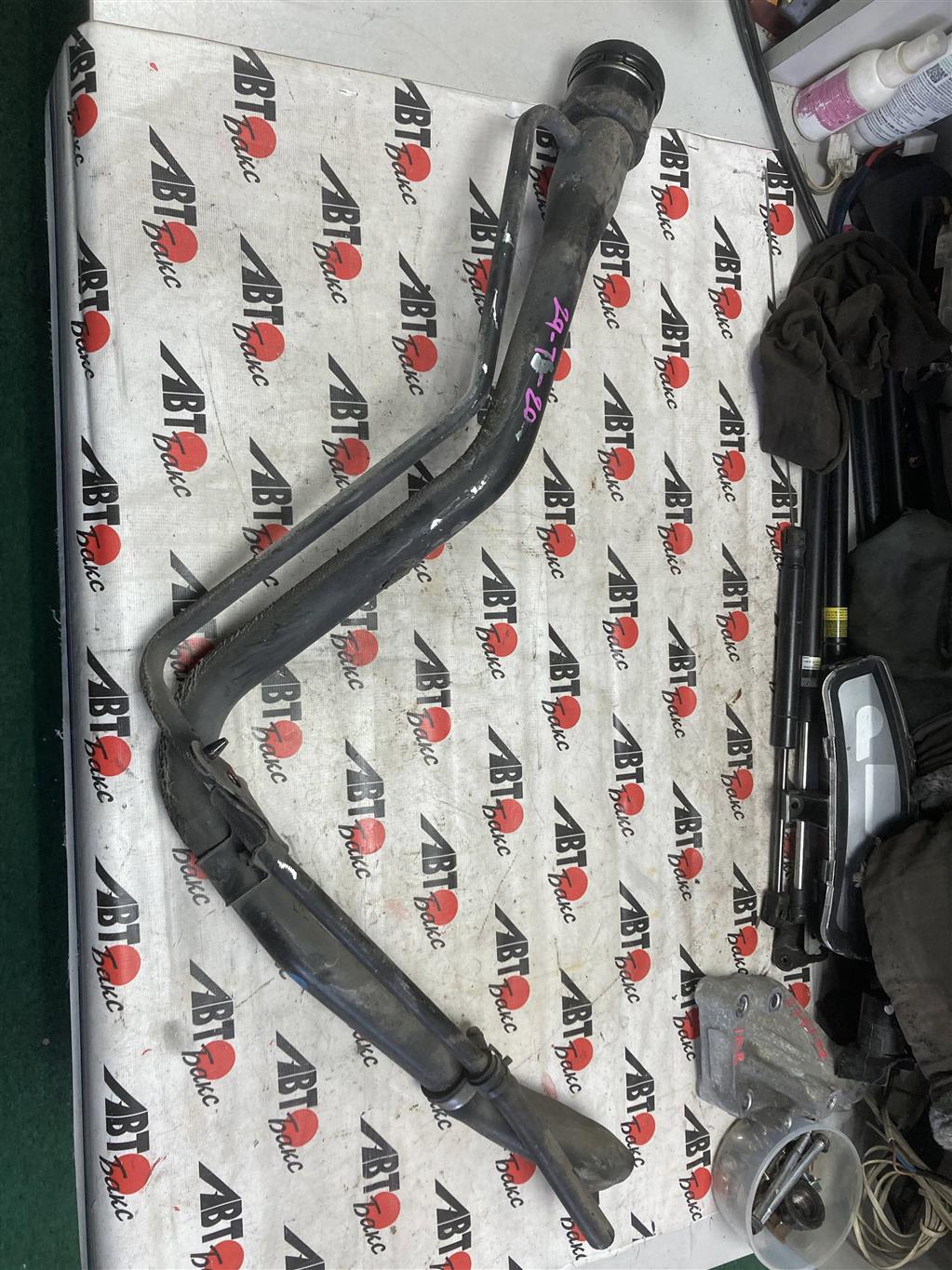 TOYOTA RAUM NCA25/NCZ20/NCZ25  для Горловина топливного бака