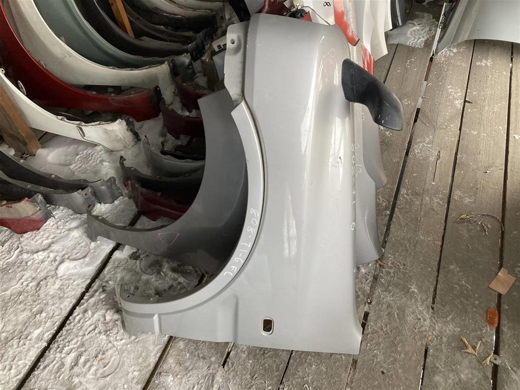 SUZUKI JIMNY JB23W для Крыло переднее левое