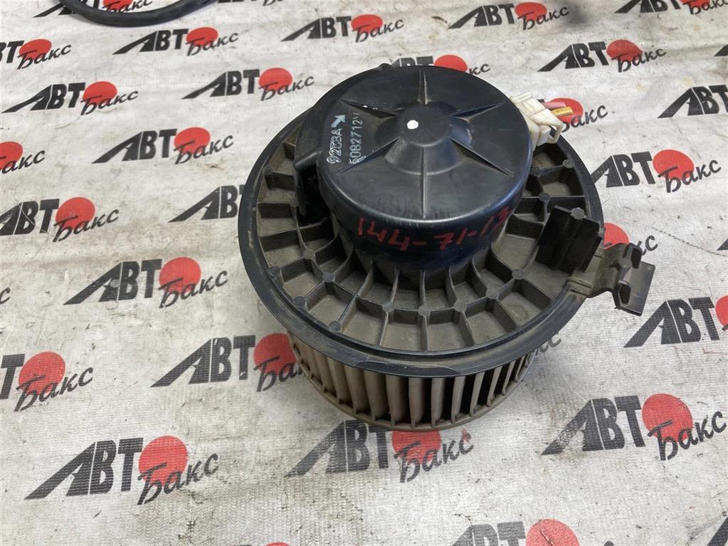 NISSAN NV200 VM20 для мотор печки 