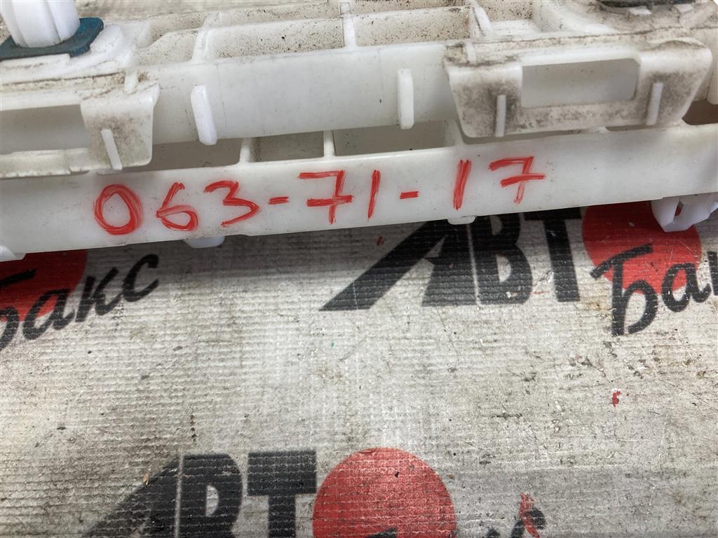 TOYOTA PRIUS ZVW30 для Крепление бампера заднее правое