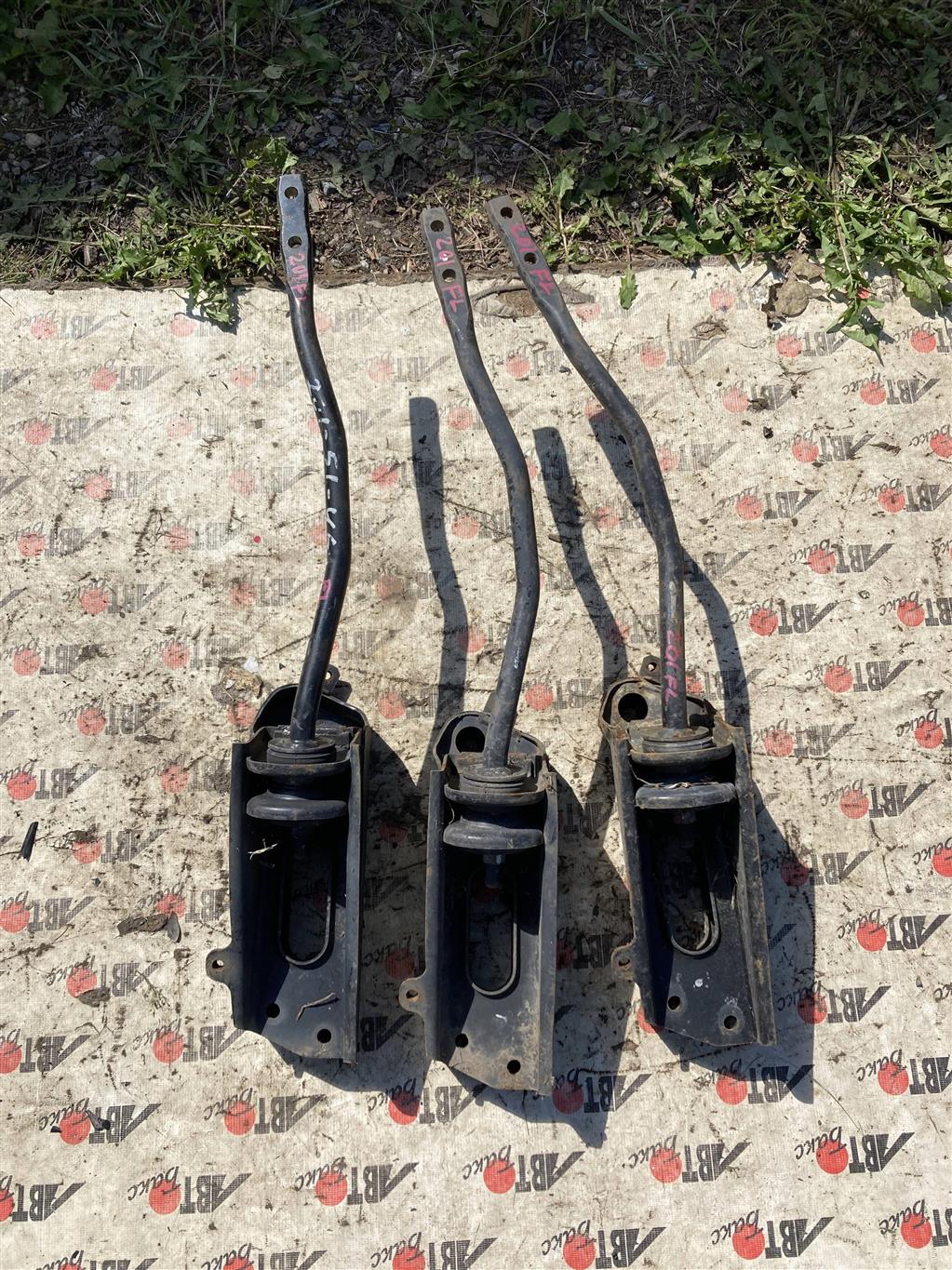 MITSUBISHI PAJERO IO H61W/H66W/H71W/H76W для Рычаг передний нижний левый