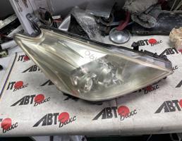 Фара передняя правая для TOYOTA PRIUS ALPHA ZVW41  запчасти бу