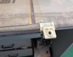 Стекло двери передней правой для ISUZU BIGHORN UBS25DW/UBS25GW/UBS69DW/UBS69GW  запчасти бу