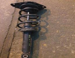 Стойка задняя правая для NISSAN SUNNY B15/FB15/FNB15/JB15/QB15/SB15  запчасти бу