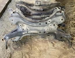 балка передняя для TOYOTA PRIUS ZVW30  запчасти бу