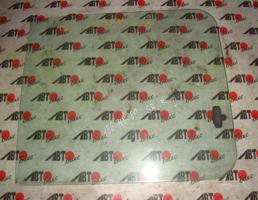 Стекло боковое среднее правое для NISSAN CARAVAN VRMGE24/E24  запчасти бу