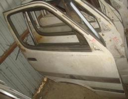 Дверь передняя правая для TOYOTA HIACE LH119  запчасти бу