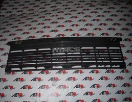 Решетка радиатора для TOYOTA HIACE LH51V  запчасти бу