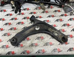 Рычаг передний нижний правый для TOYOTA VITZ NSP130  запчасти бу