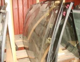 Стекло боковое заднее левое для NISSAN SERENA KAJC23/KBC23/KBCC23/KBNC23/KVC23/KVNC23  запчасти бу