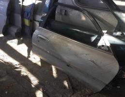 Дверь передняя правая для MITSUBISHI GALANT E52A/E53A/E57A/E54A/E64A/E72A/E74A/E77A/E84A  запчасти бу