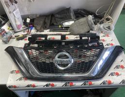 Решетка радиатора для NISSAN NOTE E12/HE12/NE12/SNE12  запчасти бу