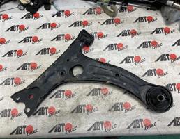 Рычаг передний нижний правый для TOYOTA PRIUS NHW20  запчасти бу