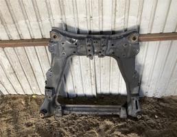 балка передняя для NISSAN LEAF AZE0  запчасти бу