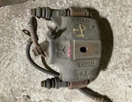 Суппорт передний левый для TOYOTA CERES AE100/AE101  запчасти бу