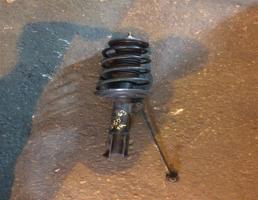 Стойка передняя правая для TOYOTA RACTIS NCP105/NCP100/SCP100  запчасти бу