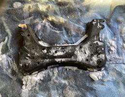 балка передняя для NISSAN TIIDA C11/SC11  запчасти бу