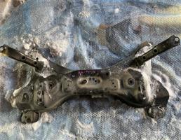 балка передняя для NISSAN NOTE E12/HE12/NE12/SNE12  запчасти бу