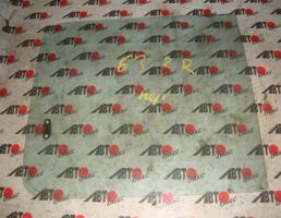 Стекло боковое среднее правое для TOYOTA HIACE LH51V  запчасти бу