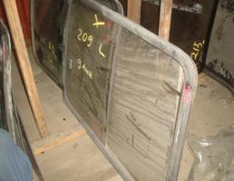 Стекло боковое заднее левое для MITSUBISHI PAJERO S11A  запчасти бу