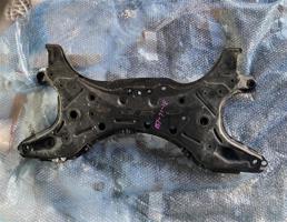 балка передняя для TOYOTA PRIUS NHW20  запчасти бу