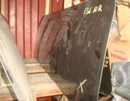 Стекло боковое заднее правое для NISSAN CARAVAN VRMGE24/E24  запчасти бу