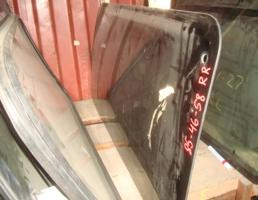 Стекло боковое заднее правое для TOYOTA HIACE LH119  запчасти бу