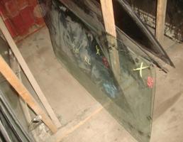 Стекло боковое заднее левое для MAZDA BONGO SSF8R/SSF8W/SSE8R/SSE8W  запчасти бу