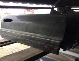 Дверь передняя правая для MITSUBISHI DIAMANTE F12A/F13A/F15A/F17A/F25A/F27A  запчасти бу