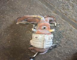 катализатор для TOYOTA VOXY AZR60G/AZR65G  запчасти бу