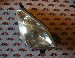 Фара передняя правая для TOYOTA RACTIS NCP105/NCP100/SCP100  запчасти бу