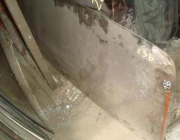 Стекло двери для NISSAN CARAVAN VRMGE24/E24  запчасти бу