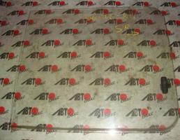 Стекло боковое среднее правое для NISSAN CARAVAN VRMGE24/E24  запчасти бу