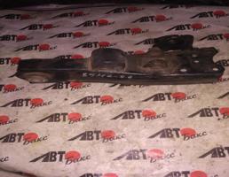 Рычаг передний нижний правый для TOYOTA HIACE LH119  запчасти бу