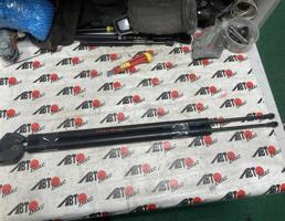 Упоры задней двери 2 шт для NISSAN NV200 VM20  запчасти бу