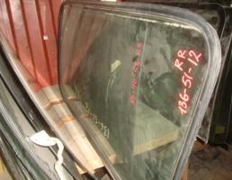Стекло боковое заднее правое для NISSAN CARAVAN VRMGE24/E24  запчасти бу