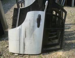 Дверь задняя правая для SUZUKI ESCUDO TA02W/TA52W/TD02W/TD52W/TD62W/TL52W/TD32W  запчасти бу