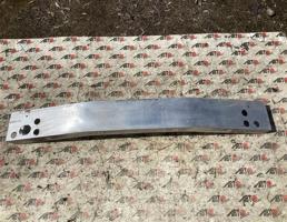 Усилитель бампера для NISSAN LEAF AZE0  запчасти бу