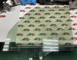 Стекло двери передней левой для TOYOTA ROOMY M900A  запчасти бу