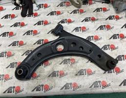 Рычаг передний нижний правый для TOYOTA PASSO KGC10/KGC15/QNC10  запчасти бу